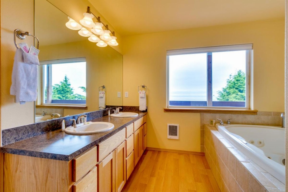 Pacific Coast Views Image 19