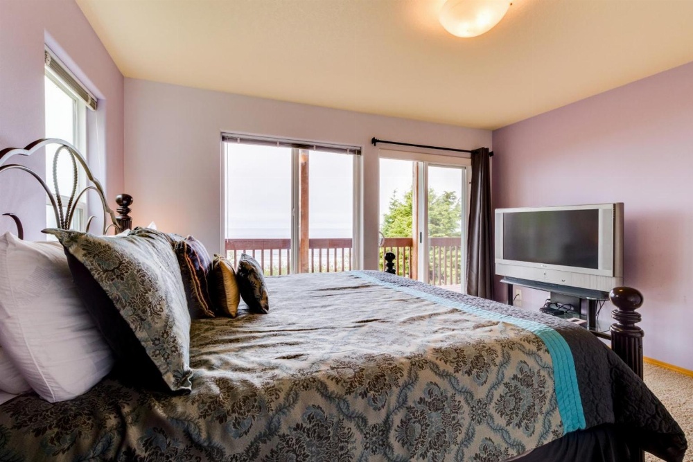 Pacific Coast Views Main image